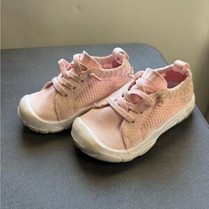Toddler pink tennis shoes
